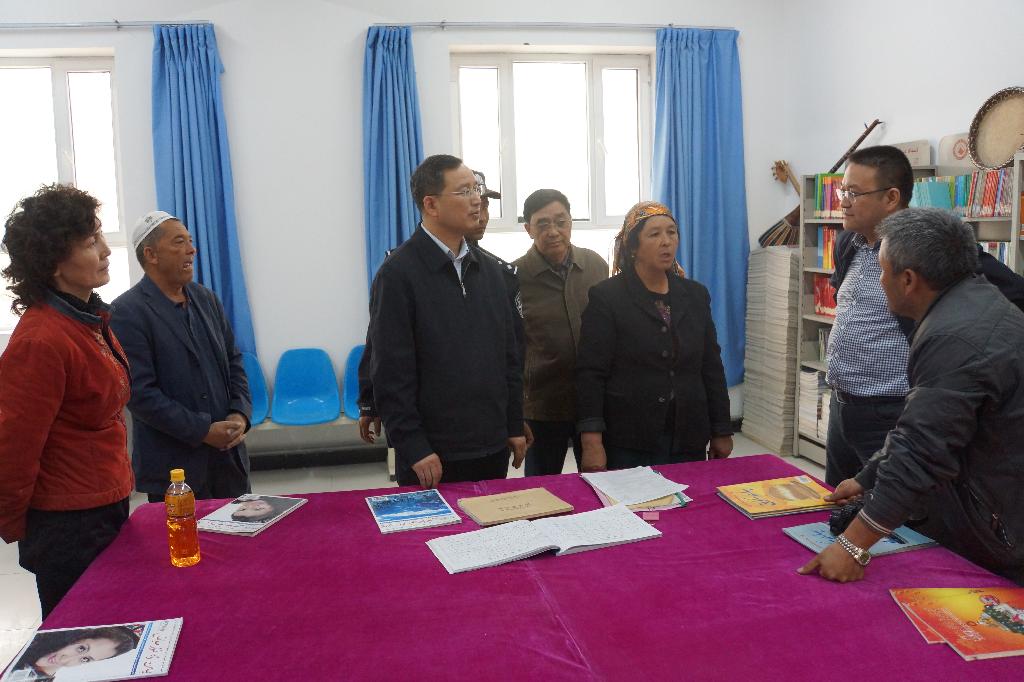 张春林主任赴英吉沙县调研自治区发展改革委三民活动开展情况